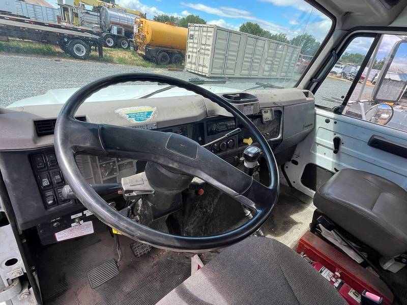 1995 International 4800 4x4