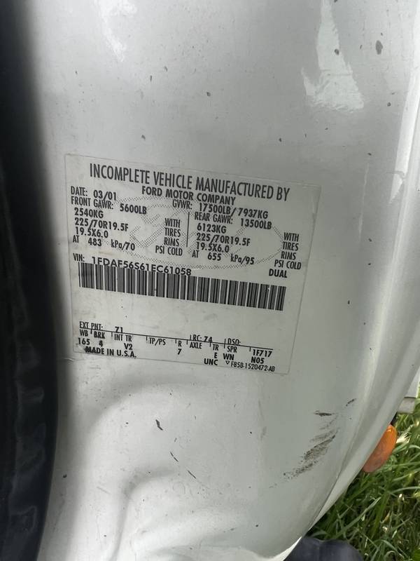 2001 Ford F550, 9 ft steel 2-3 yrd Dump Box (CN 1090))