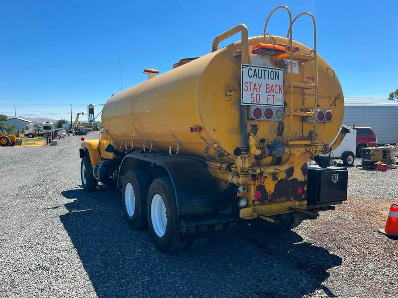 1980 Mack 4000 Gallon T/A Water Truck (CN-1008)