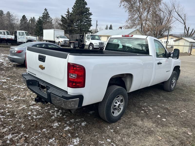 2014 Chevy 2500 pick up (CN 1012))