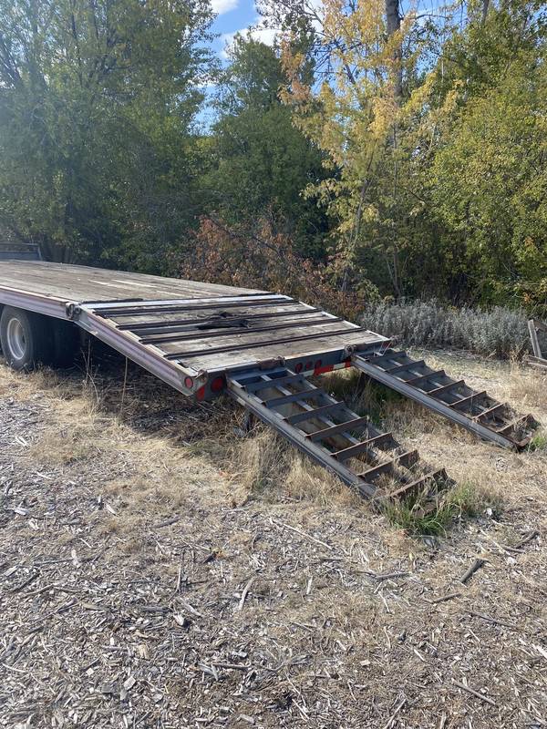 1993 Walton 25ft 12 ton Backhoe trailer