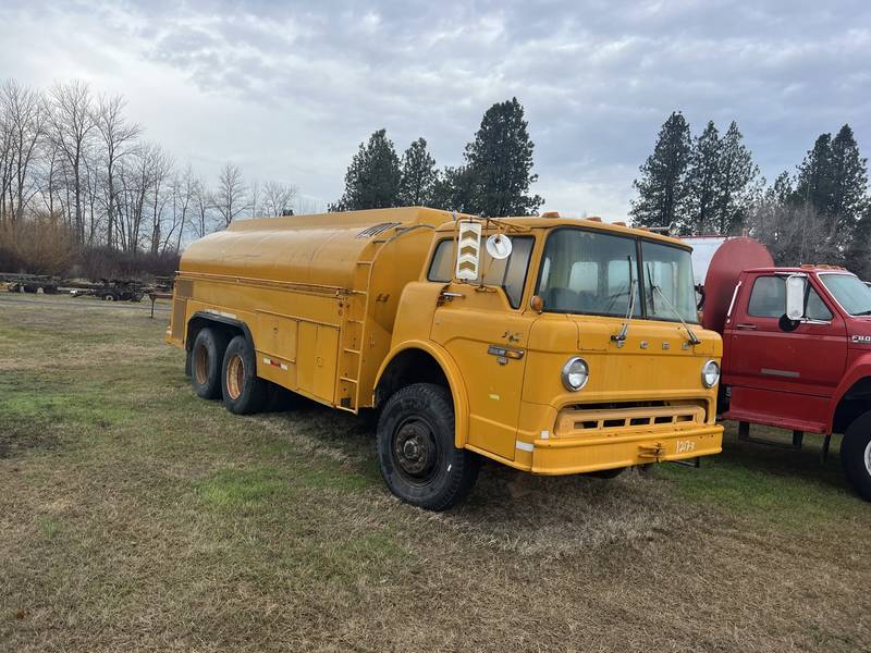 1980 Ford TA water truck. (CN 1140)