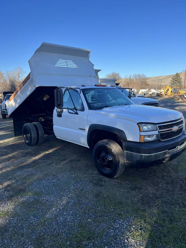 2006 Chevy 3500HD 2-3 yrd dump truck