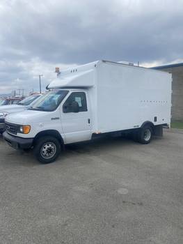 2006 Ford E450 14 ft splicing box truck (CN 40))