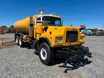 1980 Mack 4000 Gallon T/A Water Truck (CN-1008)