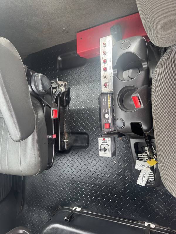2006 GMC 5500 4x4, 3 yrd dump truck w/snow blade available (CN 67)