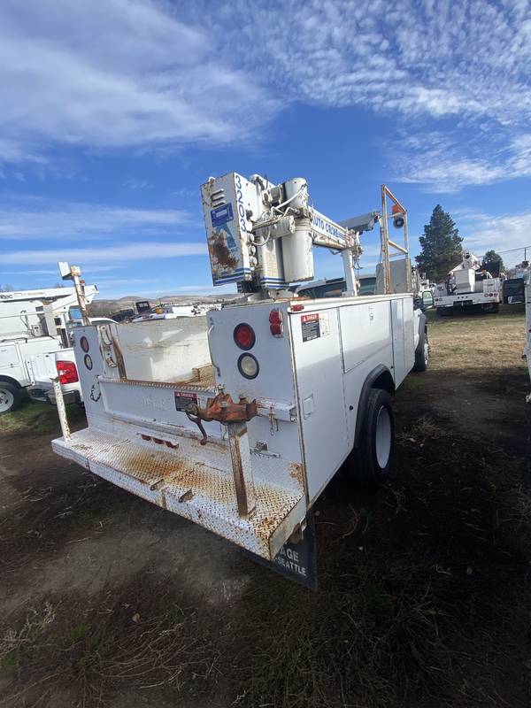2007 Ford F450 Service Utility w/3500lb Auto Crane (Lot 1018)