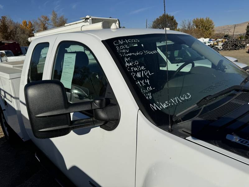 2012 Chevy 3500 Silverado Utility 4x4 (CN 1023)