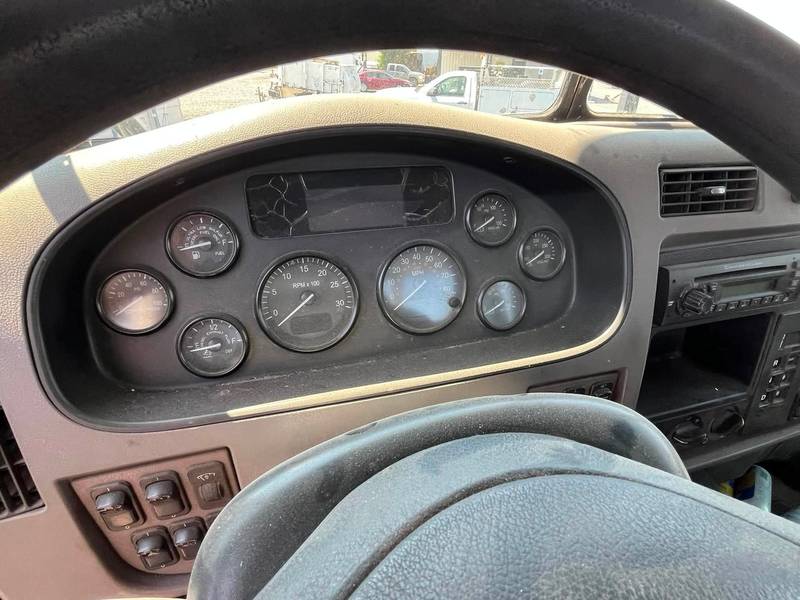 2012 Peterbilt 348 (CN-41)