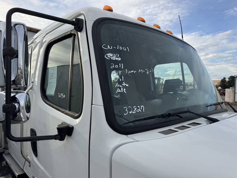 2011 Freightliner M2-106, Crewcab service.  truck. (CN 1001)