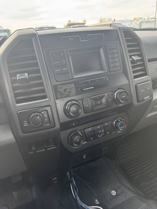 2017 Ford F350 XL 4x4, Utility box, (CN 1053)