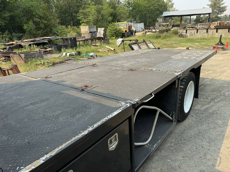 2003 IHC 4300 16 ft Flatbed Truck