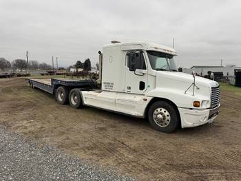 2006 Freightliner tractor truck W/Sleeper