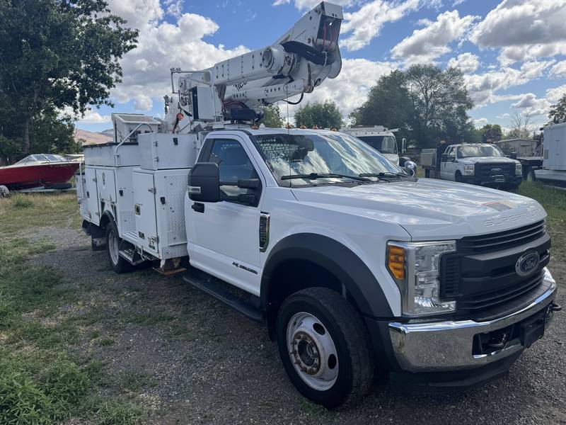 2017 Ford F550 4x4, 40 ft Altec Bucket, Bucket/ Material lift(CN 1058)