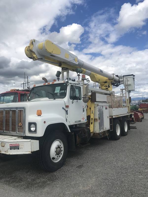 1999 IHC 80' Bucket Truck (CN 13))