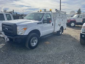 2015 Ford F350, 4x4, Utility Service Truck, (CN 1033))