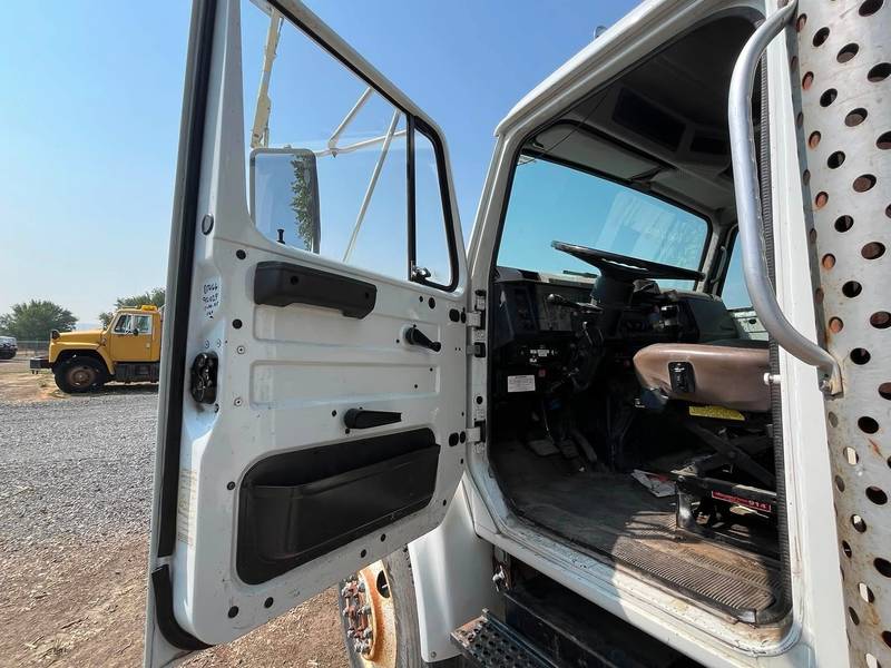 1995 International 4800 AWD Poletruck (CN-1011)