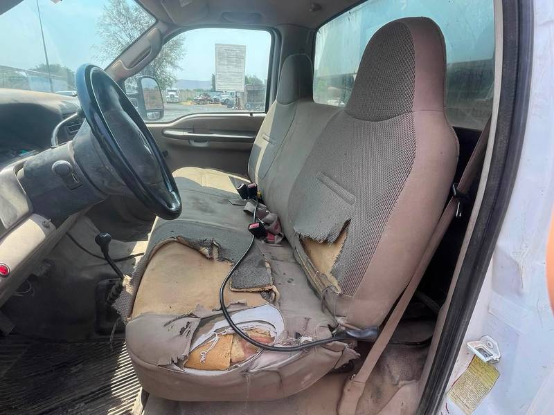 2003 FORD F550 4x4, 2-3 yrd DUMP