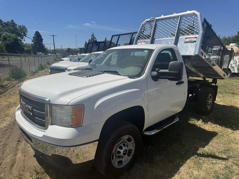 2013 GMC 2500HD Flatbed with hoist (CN 1126)