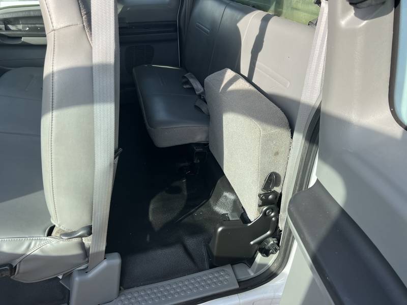 2006 Ford F250 Ext cab w/Utility Dump Box (CN 14))