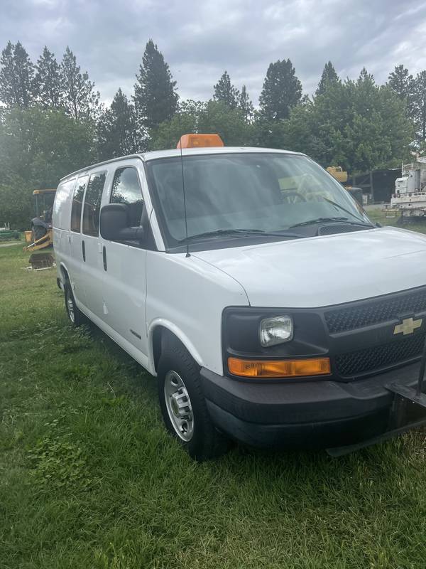 2004 Chevy 2500 Cargo Van (CN 77))
