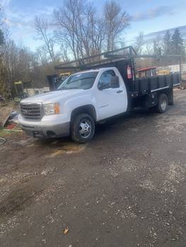 2009 Chevy 3500 12 ft flatbed (CN 1095))