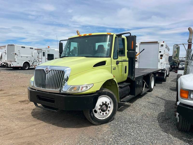 2004 IHC 4300 16 ft Flatbed Truck (CN 66)