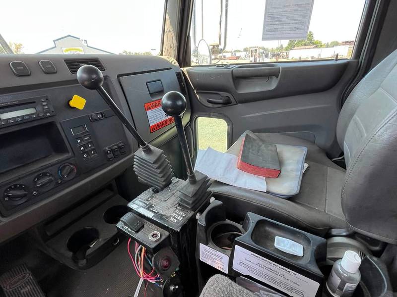 2012 Peterbilt 348 (CN-41)