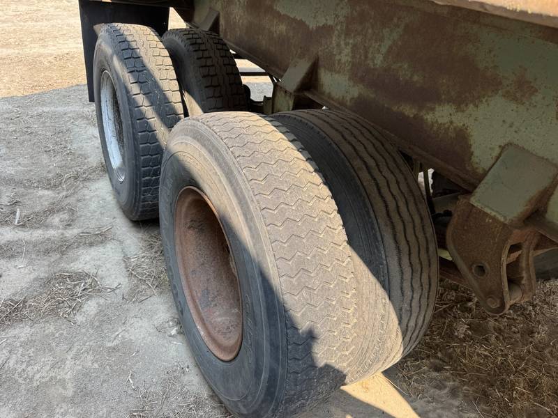 1982 Peerless 40 ft scrap container trailer