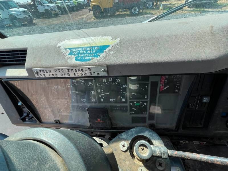 1995 International 4800 AWD Poletruck (CN-1011)