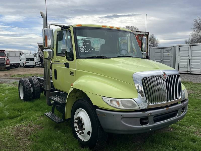 2007 IHC 4300, cab chassis. (CN 1096)