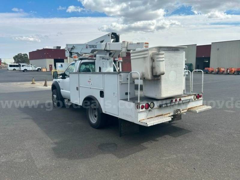 2006 Ford F550 4x4, 38 ft Bucket Truck, (CN 95)