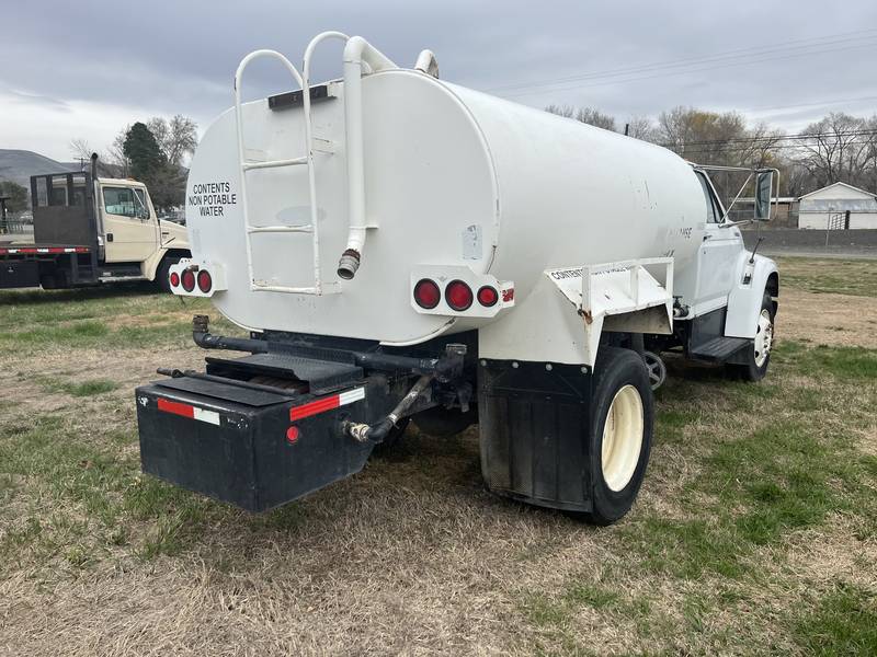 1999 Ford F700, 2000 gal water truck, (CN 1152))