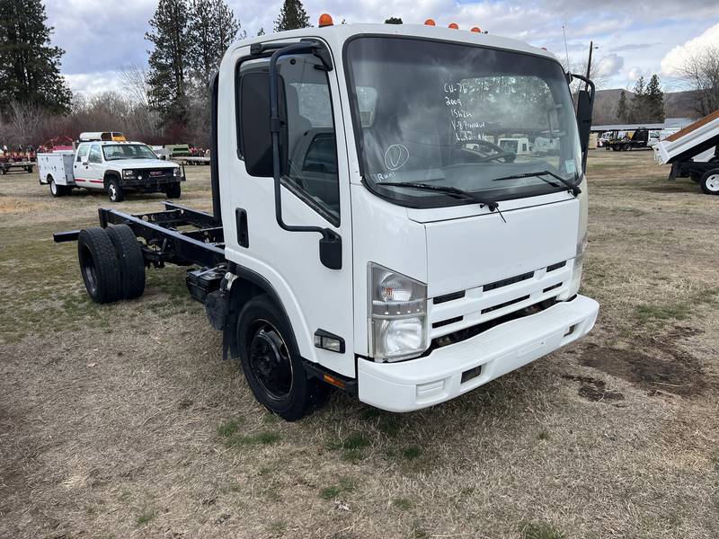 2009 Isuzu npr, cab chassis, (CN 76)