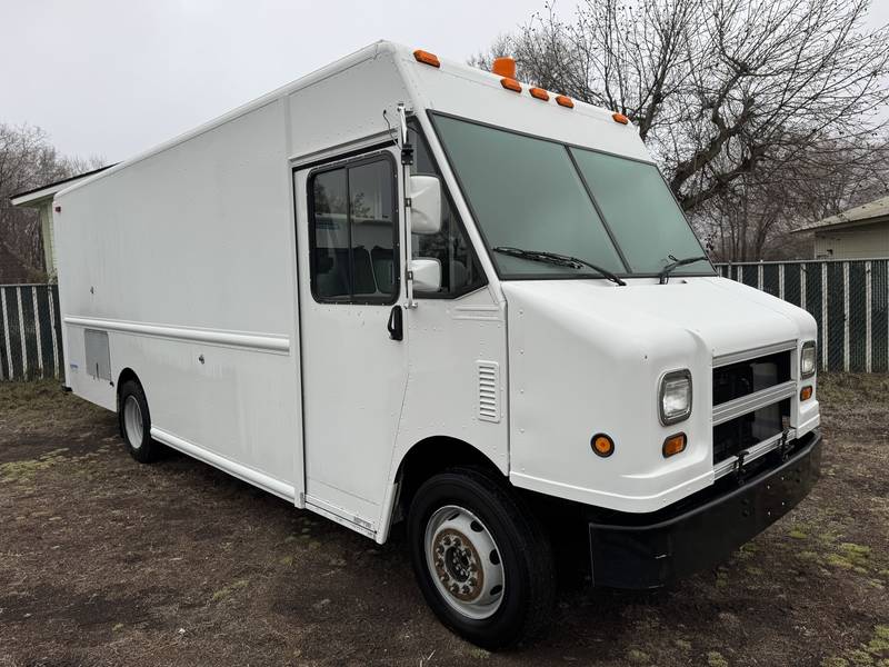2006 Utilimaster workhorse 18 ft Van (CN 30)