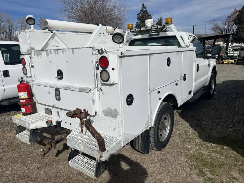 2015 Ford F350, 4x4, Utility Service Truck, (CN 1033))