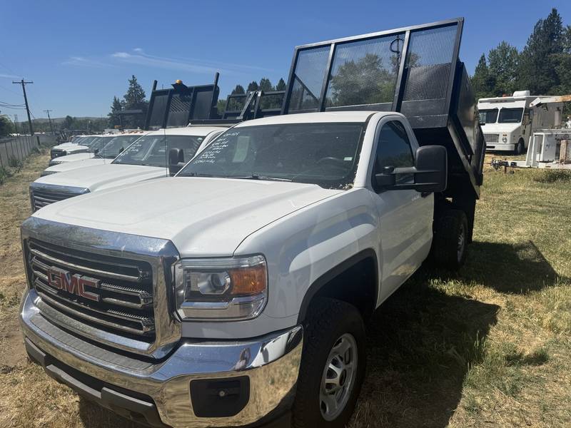 2015 GMC Sierra 2500, 8 ft Fatbed W/Hoist, (CN 1125)