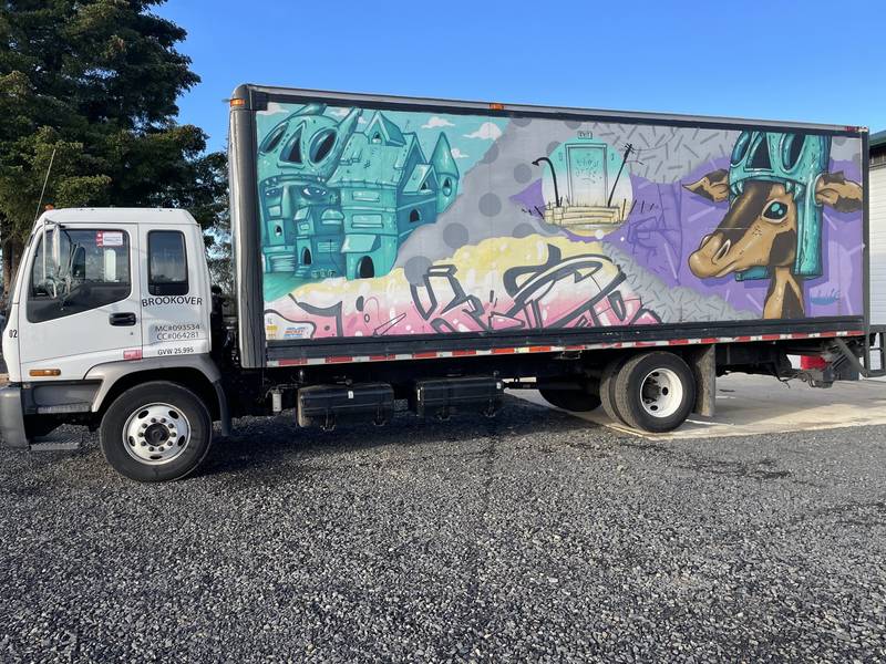 2008 Isuzu FVR cab over, 26 ft box truck non cdl (CN 1050))