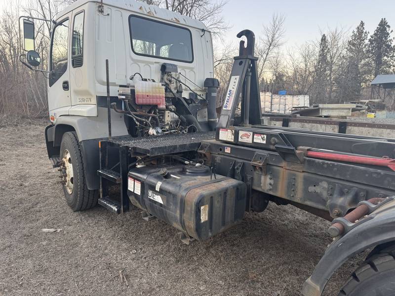2008 Isuzu T7F Stellar roll off truck, (CN 1124)