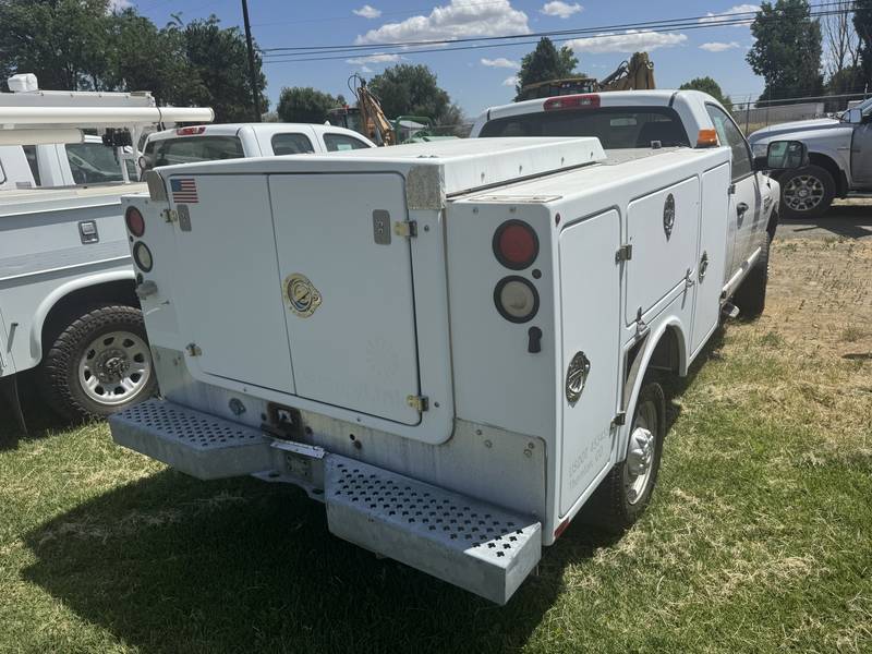 2008 Dodge 2500 4x4 utility truck (CN 2)