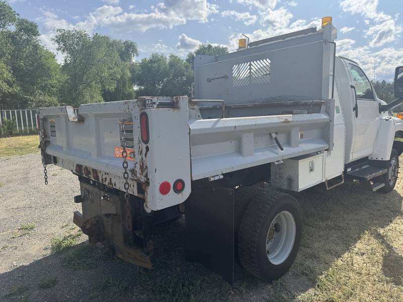 2006 GMC 5500 4x4, 3 yrd dump truck w/snow blade available 