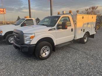2016 Ford F350 4WD Utility Truck (CN 1055)