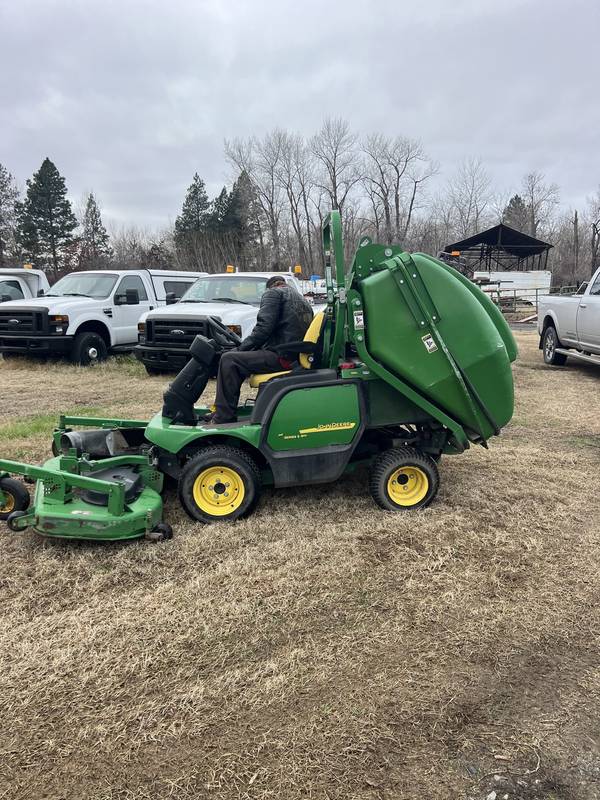 JD 1445, 4x4, Dsl,  60’ Commercial Mower with Dumping grass catcher 