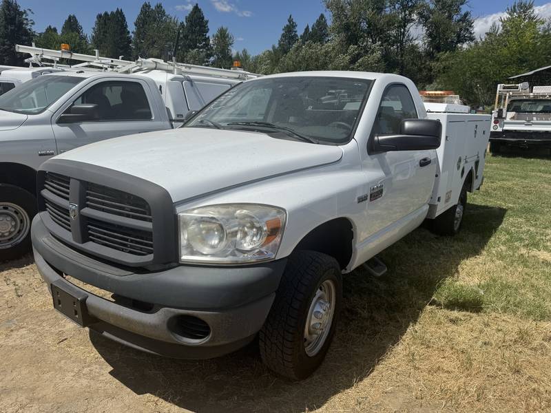 2008 Dodge 2500 4x4 utility truck (CN 2)