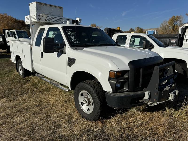 2008 Ford F350 Utility 4x4, (CN 1007)