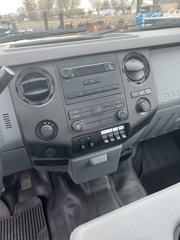 2014 Ford Ext cab, f350 4x4, DSL, service utility (CN 1086))