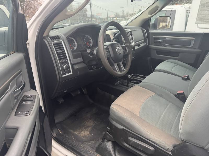 2014 Dodge 3500 4x4 pickup (CN 1081)