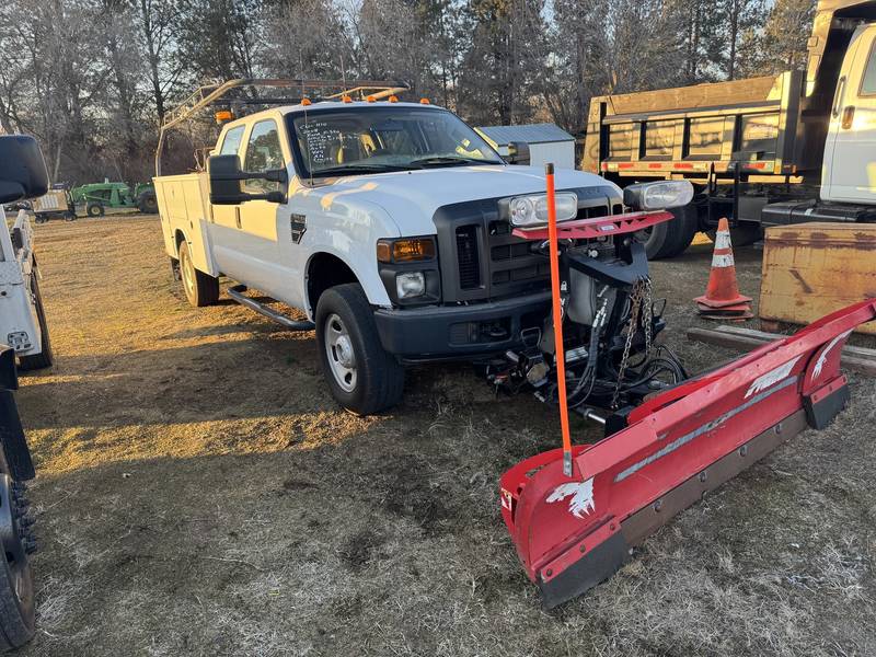 2008 Ford F350, Crewcab, 4x4, Utility Box, Lift gate, W/ Western Ultra Mt wideout Snow Blade, (CN 1110)