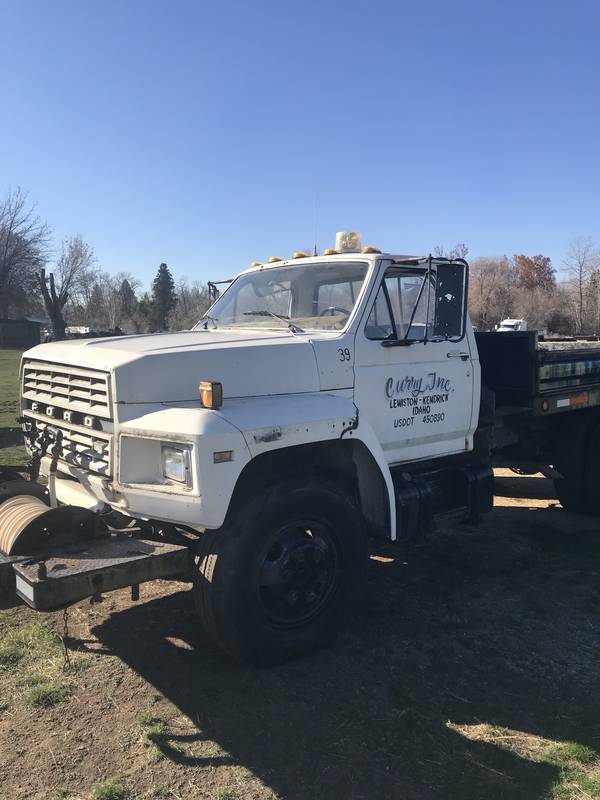 1980 Ford 14' Bed w/Hoist Truck (Lot 1056))