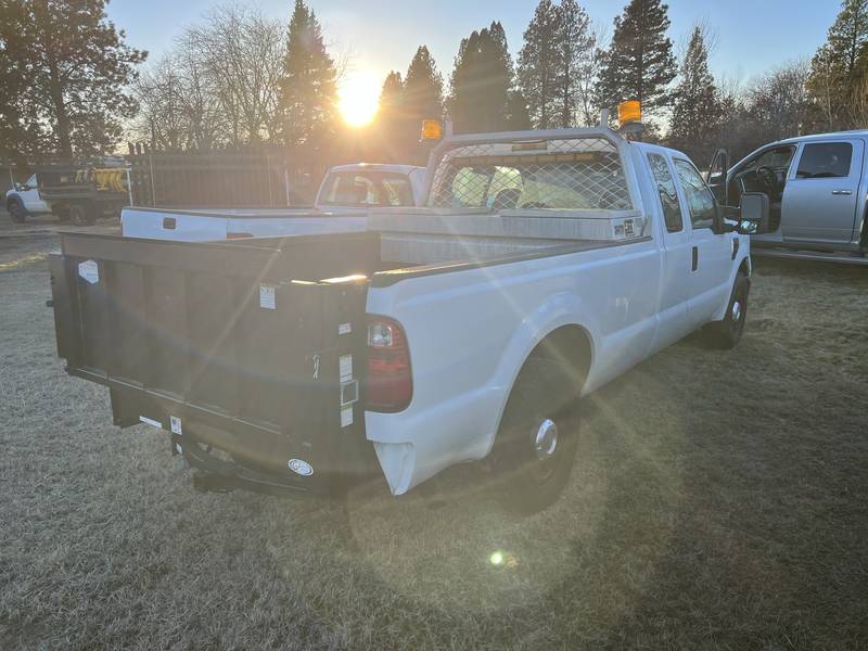 2008 Ford F250 xl, ext cab, lift gate, (CN 43)